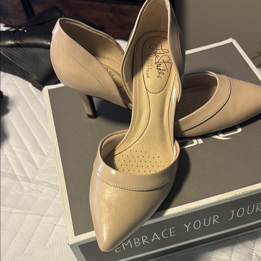 Life Stride Nude Heels